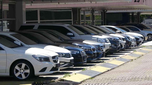 Oto galericiler, 6 ay ve 6 bin kilometre şartının vatandaşlara da uygulanmasını istiyor Oto galericiler, 6 ay ve 6 bin kilometre şartının vatandaşlara da uygulanmasını istiyor