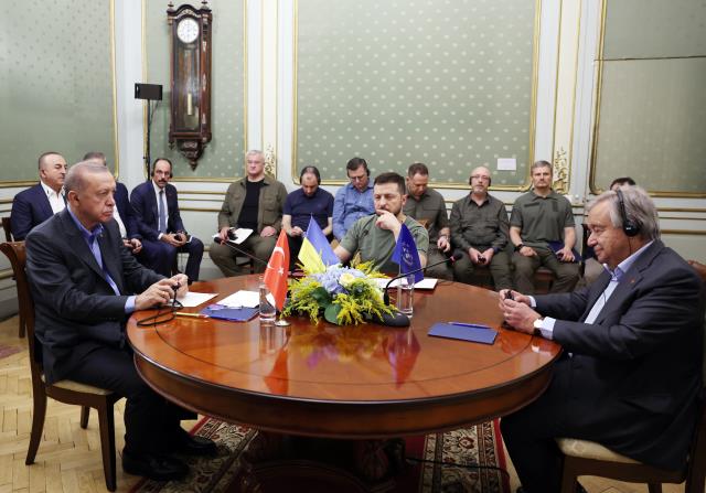 Son dakika: Cumhurbaşkanı Erdoğan, Zelenski ve Guterres görüşmesi başladı! İşte Lviv'deki zirveden ilk görüntü