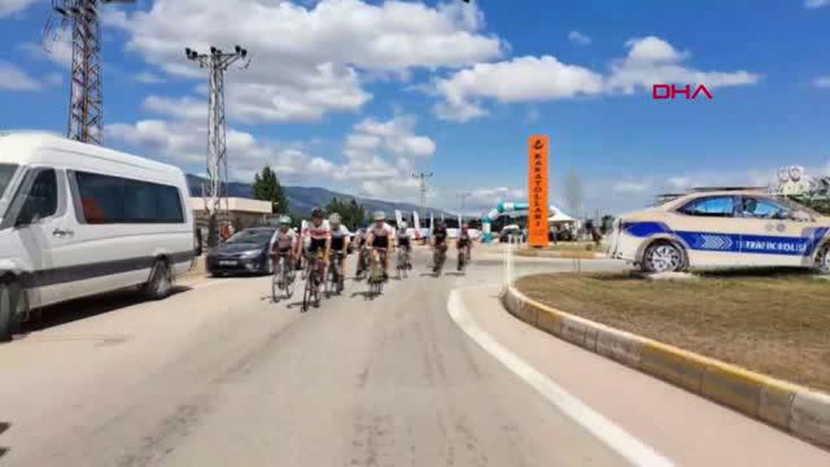 Bisiklet puanlı yol yarışları 6\'ncı etabı Tokat\'ta başladı
