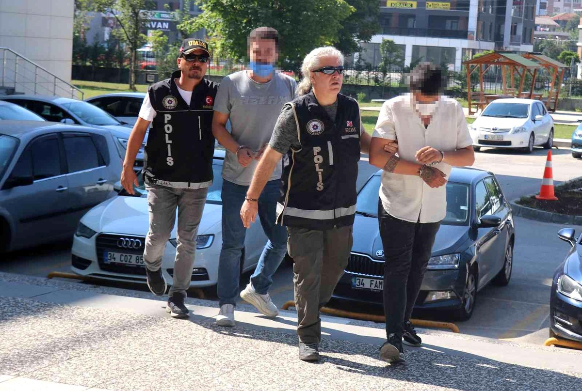 TEM\'de yolcu otobüsüne uyuşturucu operasyonu: 2 gözaltı