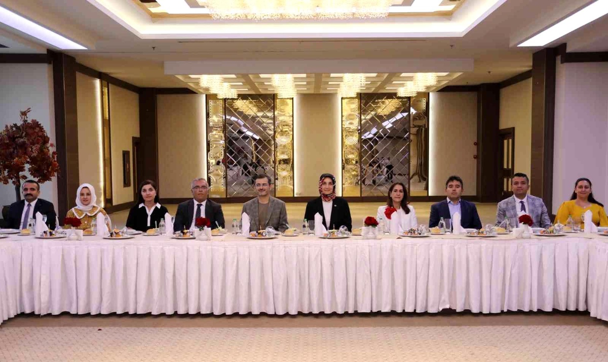 Vali Yiğitbaşı tayini çıkan bürokratlarla bir araya geldi