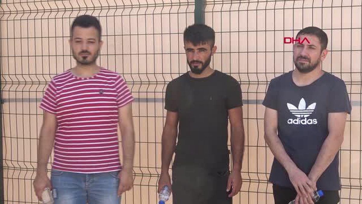 YANLARINDA CESETLE MERİÇ NEHRİ\'DE KURTARILAN GÖÇMENLER: DEMİRLERLE DÖVÜYORLAR