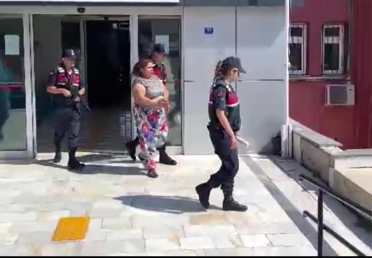 Yarım kilo eroinle yakalanan kadın tacir jandarmanın takibinden kaçamadı