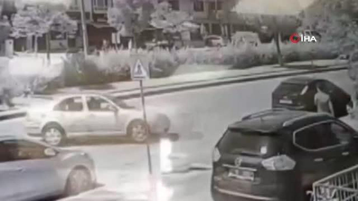 Yayanın ezilmekten son anda kurtulduğu anlar kamerada