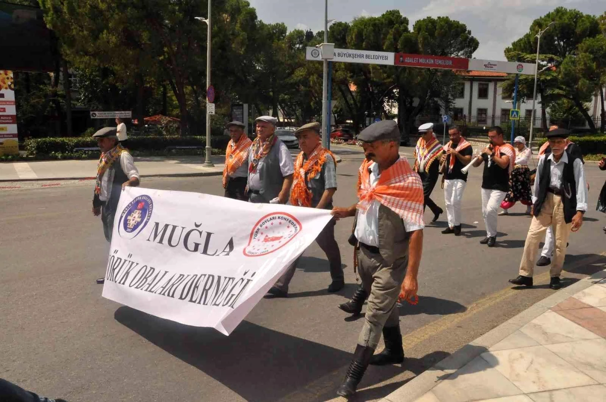 Yörükler şehir turunda bir araya geldi