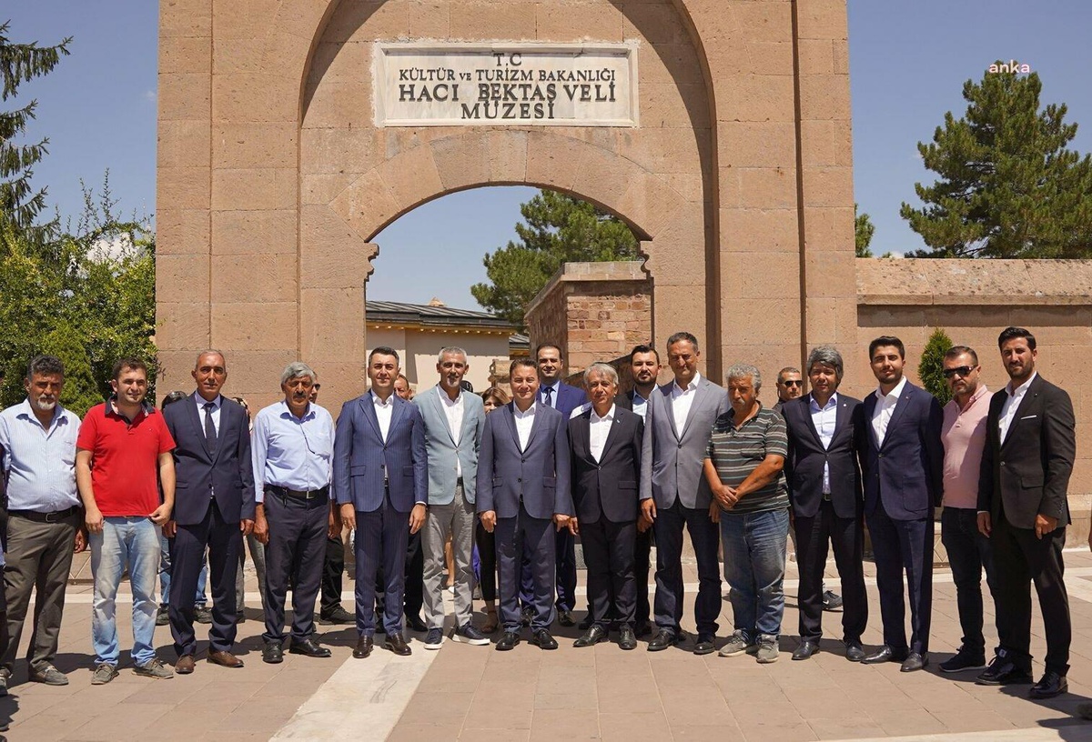 Ali Babacan, Hacı Bektaş-I Veli Türbesi\'ni Ziyaret Etti