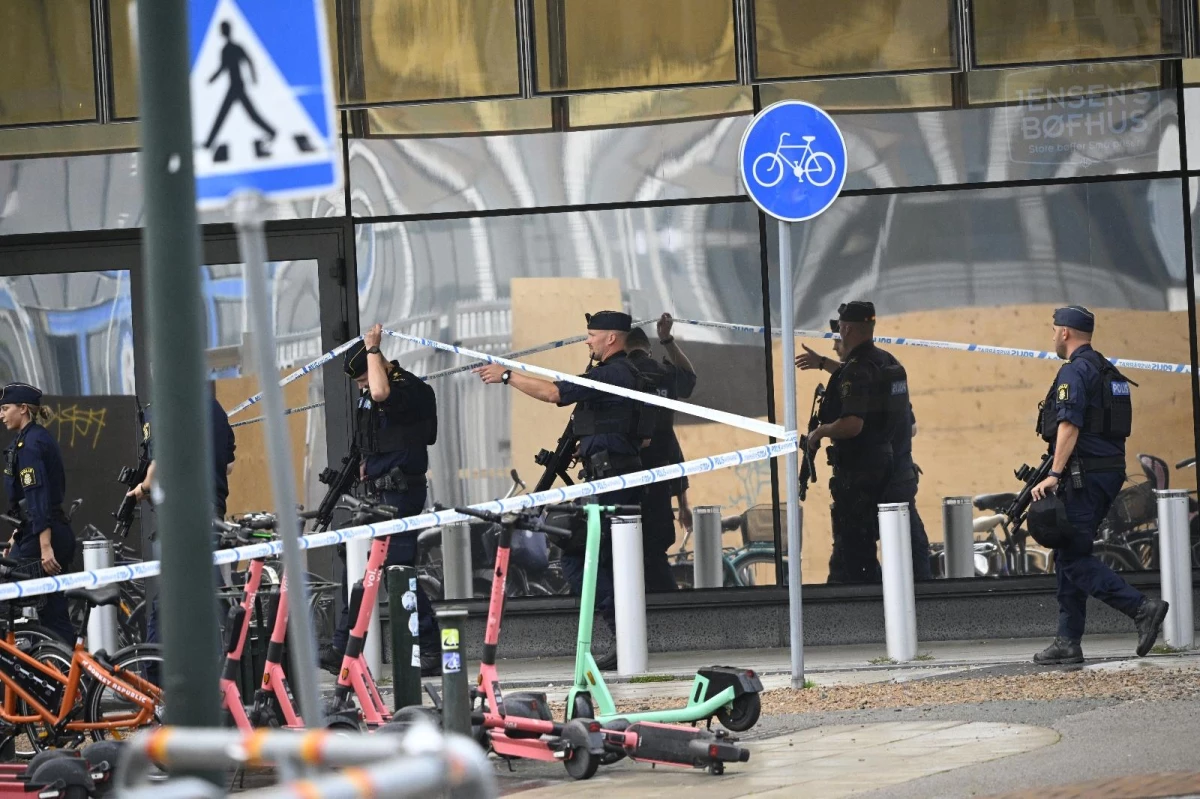 İsveç\'te alışveriş merkezine silahlı saldırı: 1 ölü, 1 yaralı