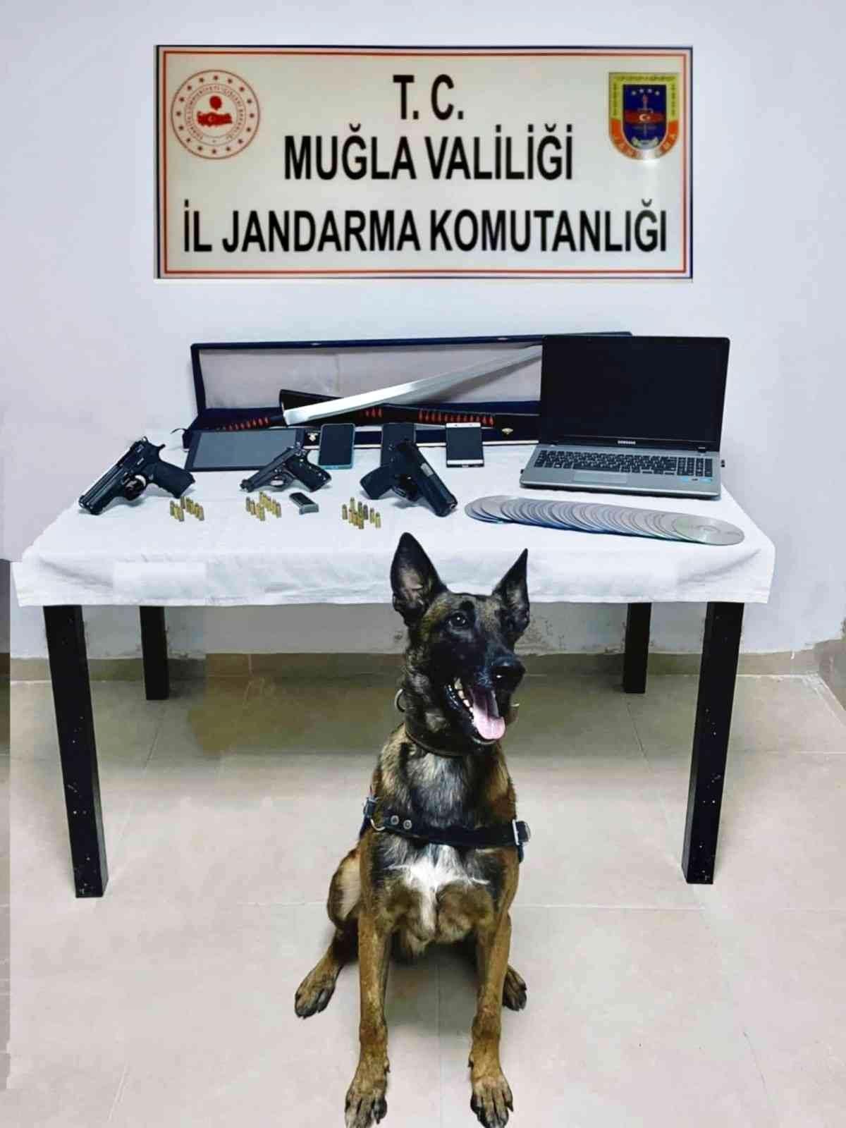 6 ayrı suçtan aranıyordu, Samuray kılıçla yakalandı