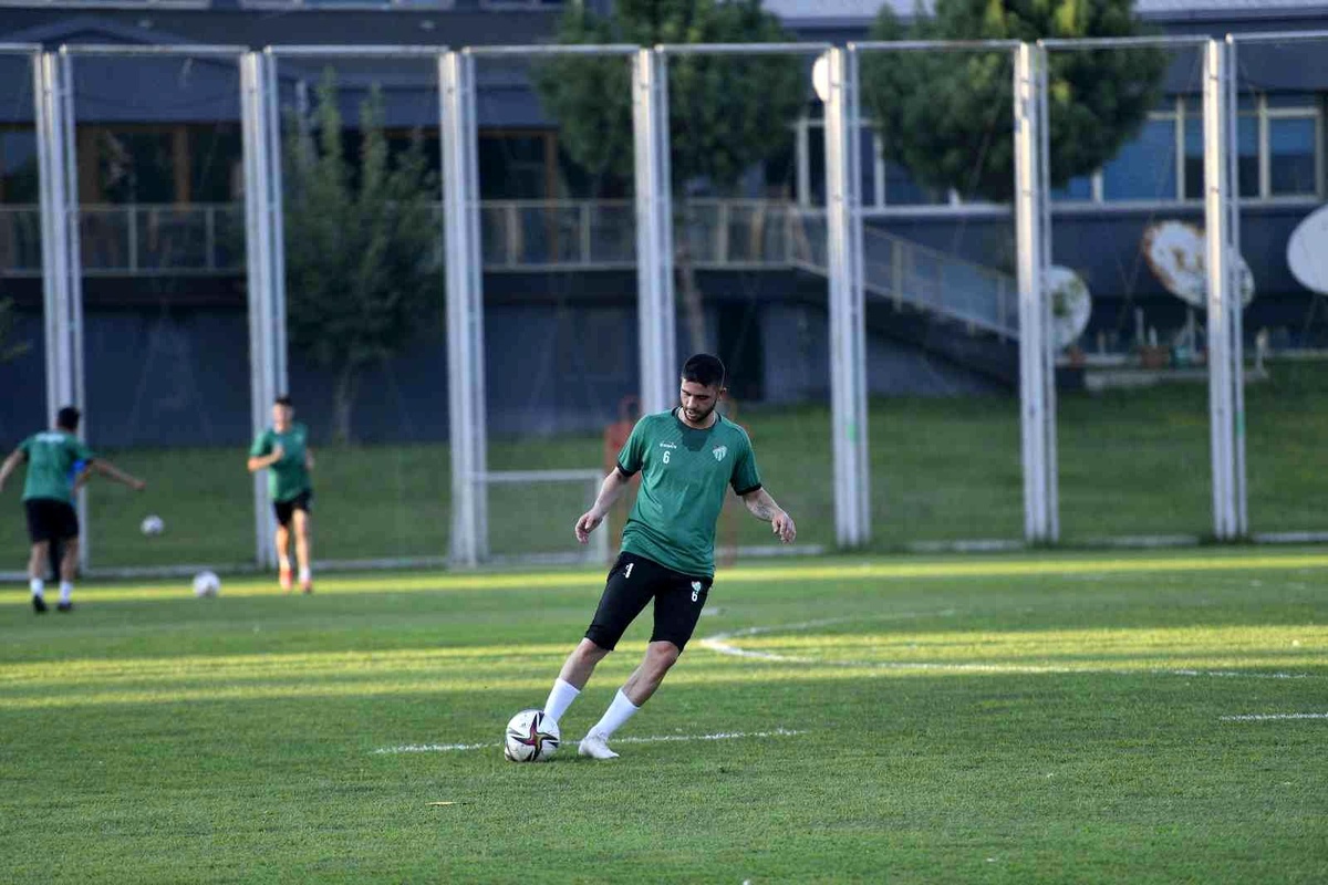 Bursaspor, yeni sezon hazırlıklarını sürdürdü