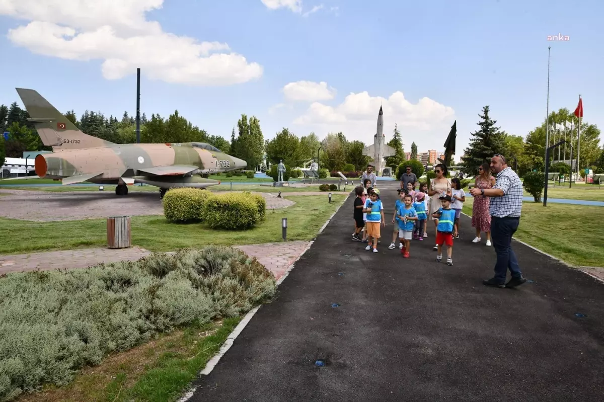 Çocuklardan Havacılık ve Teknoloji Parkına Ziyaret