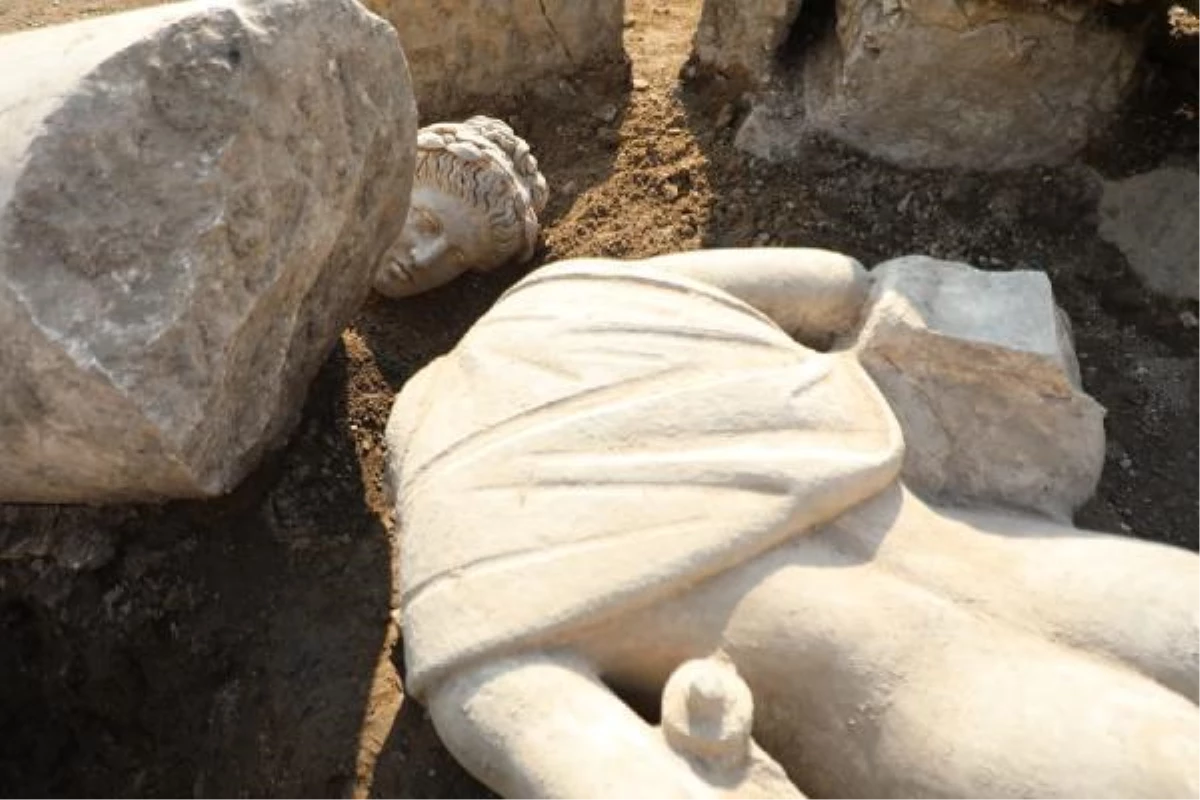Düzce\'de antik kentteki kazılarda Apollo heykeli bulundu