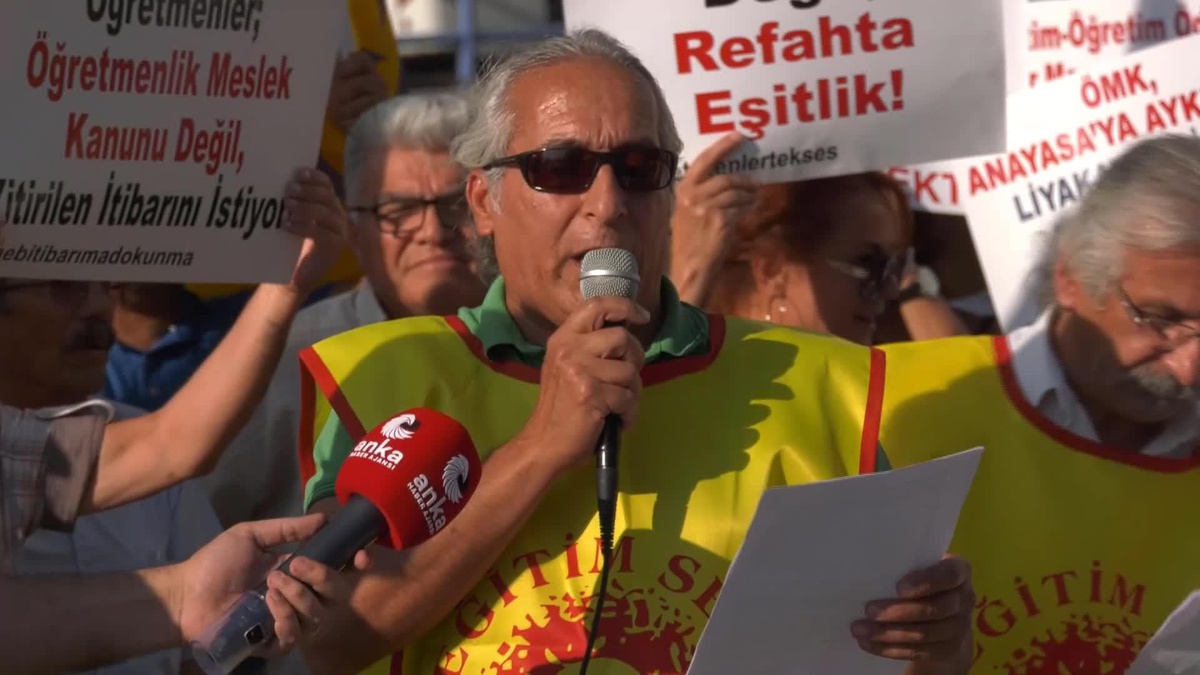 Eğitim Sen, Öğretmenlik Meslek Kanunu\'nu Protesto Etti: "İptal Süreci, Kamu Vicdanını Yaralayacak Eşitsizlikler Ortaya Çıkmadan Bir An Önce...