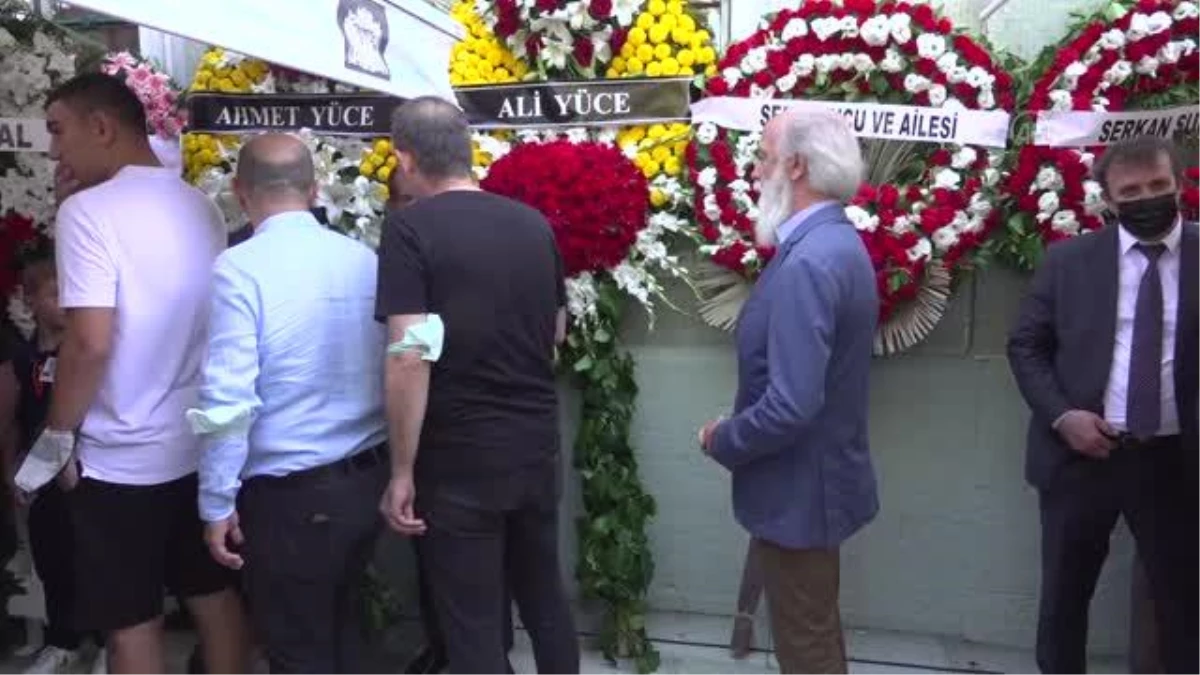 Galatasaray Başkanı Dursun Özbek\'in vefat eden annesi Kezban Özbek defnedildi