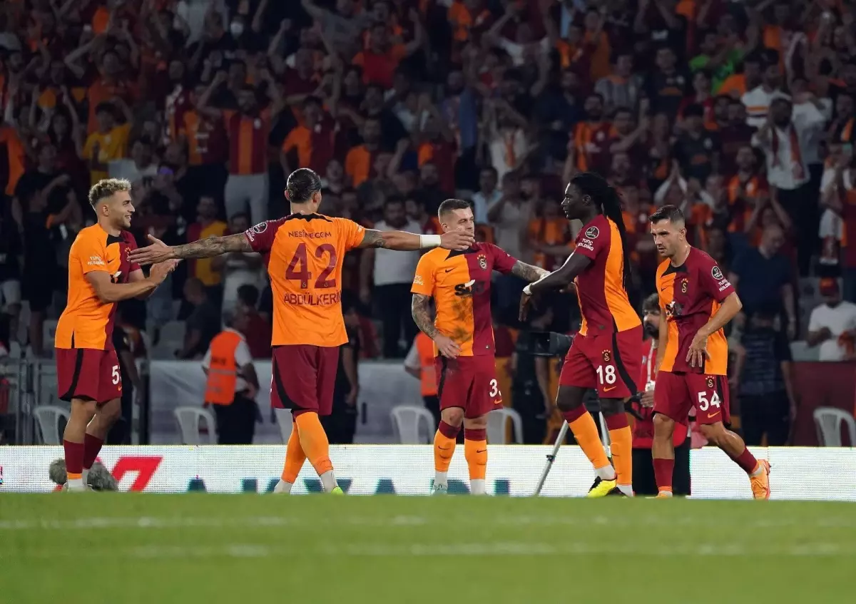 Bafetimbi Gomis oyuna sonradan girdi yine golünü attı