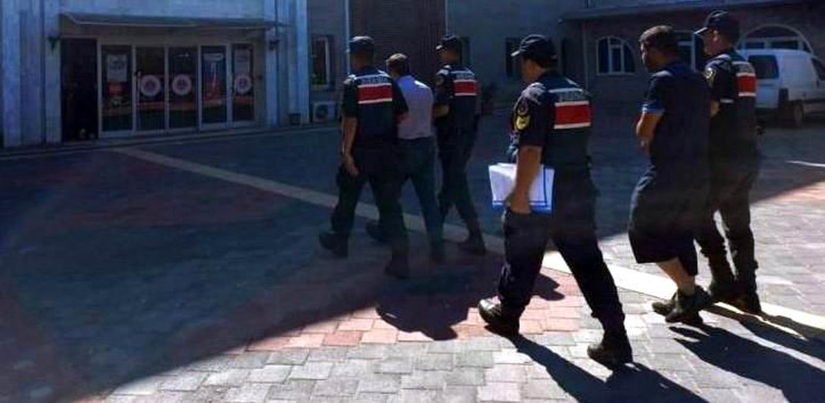 Hırsızlık suçlarından aranan 2 şahıs bağ evinde yakalandı