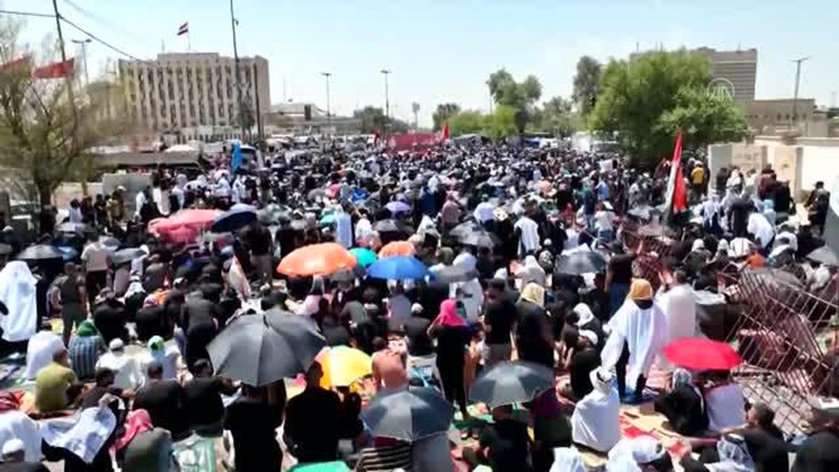Irak\'ta Sadr yanlıları cuma namazını bu hafta da Yeşil Bölge\'de kıldı