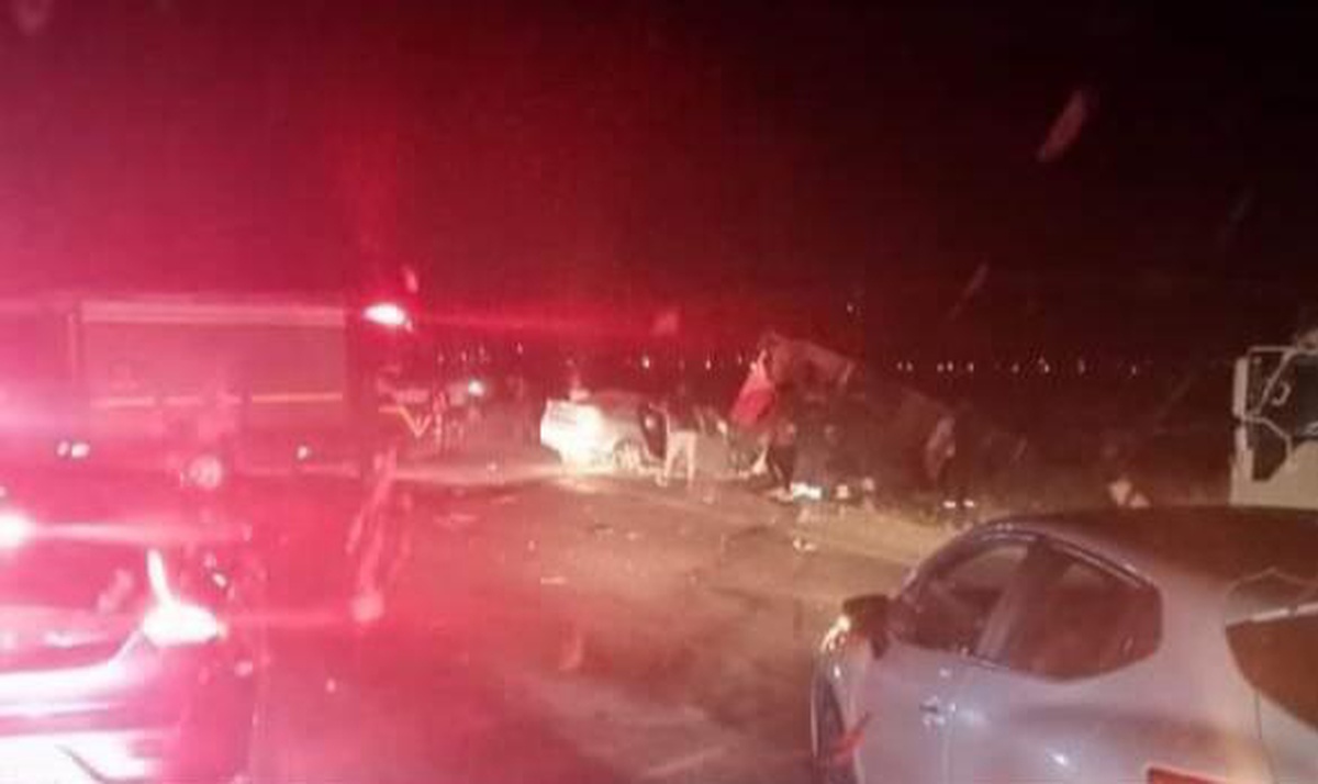 Manisa\'da işçi servisi ile otomobil çarpıştı: 17 yaralı