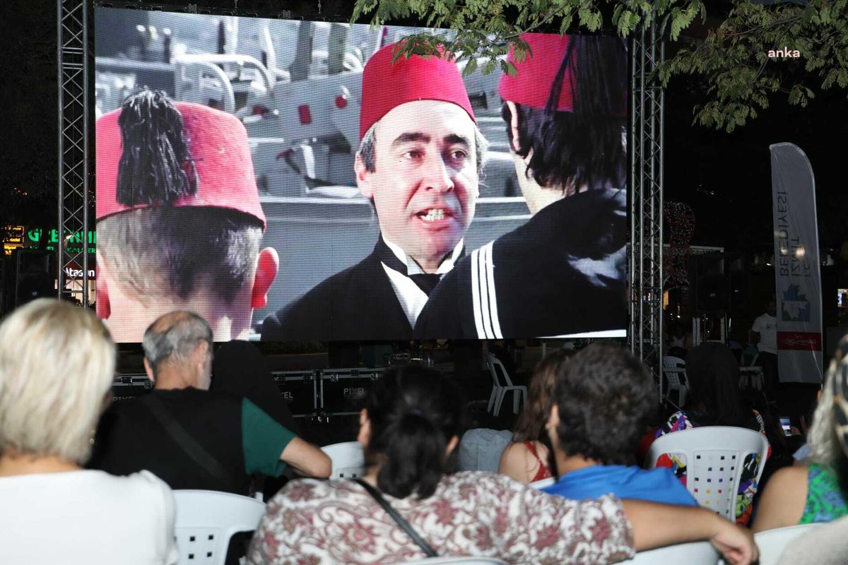 İzmitliler, Perşembe Sinemalarında \'Süt Kardeşler\'i İzledi