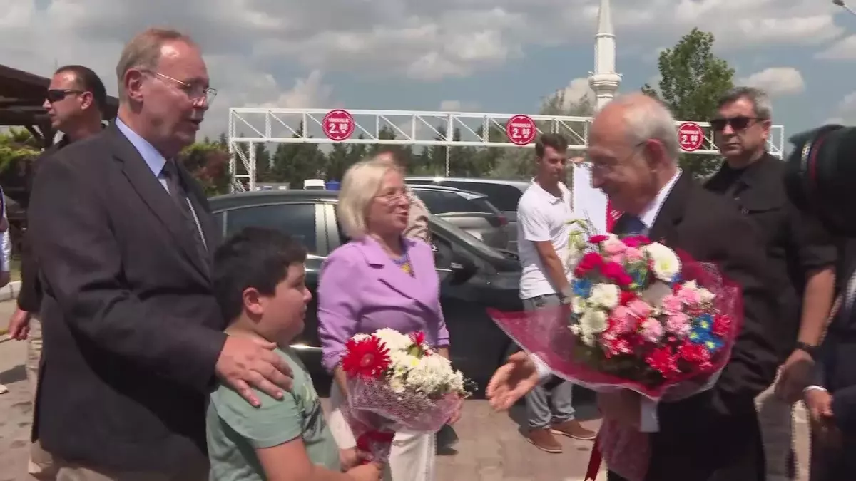 Kılıçdaroğlu, Tekirdağ Büyükşehir Belediye Başkanı Kadir Albayrak\'ı Yeni Makamında Ziyaret Etti