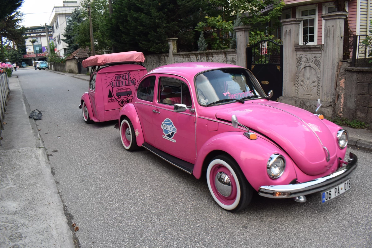 Klasik araç tutkusu ve kampçılık hayalini "Pembe Aşk"ta buluşturdu