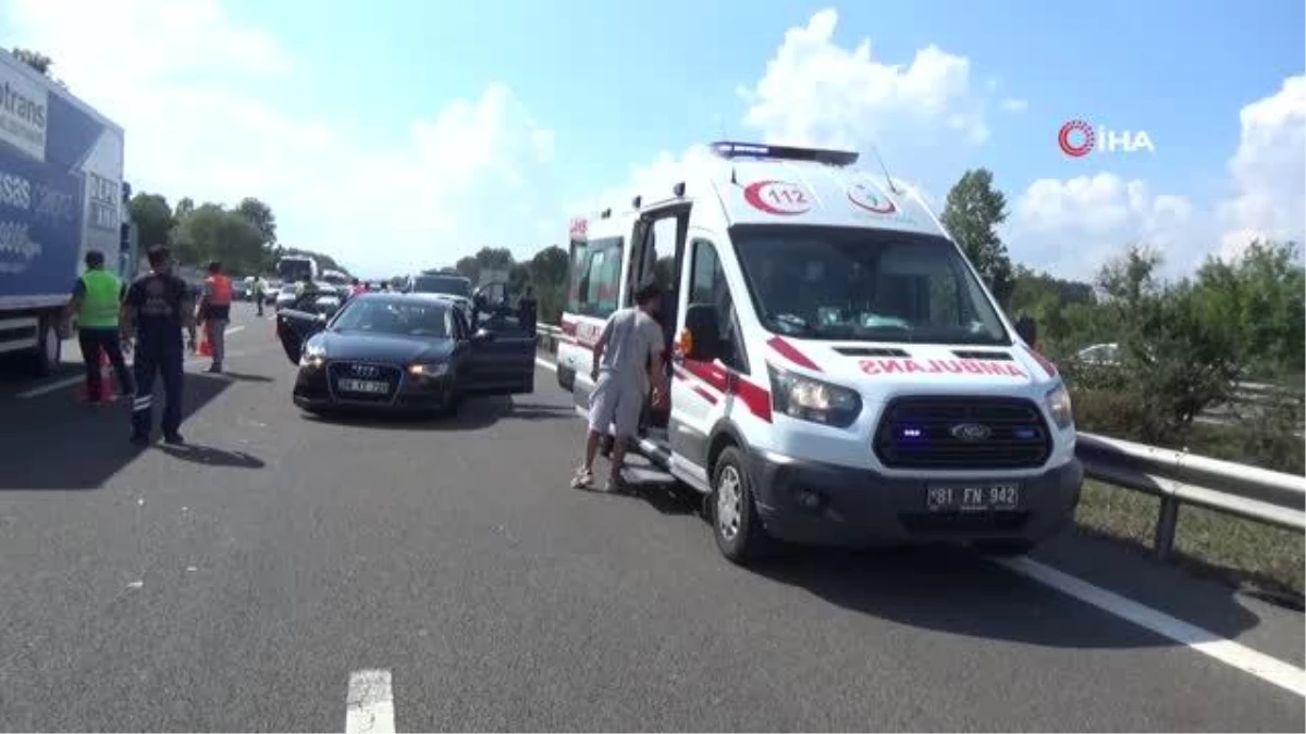 Meraklı sürücüler ambulansa yol vermeyince polis müdahale etti