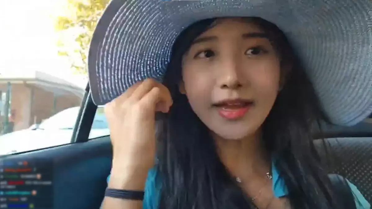 Trafiği bahane ederek taksimetreyi açmadı! Taksici kısa mesafe yol için canlı yayın yapan turist ile fiyat pazarlığına girdi