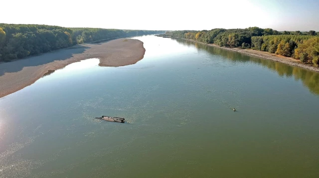 Tuha Nehri'ni kuraklık vurdu: 2. Dünya Savaşı'nda batan gemi ortaya çıktı