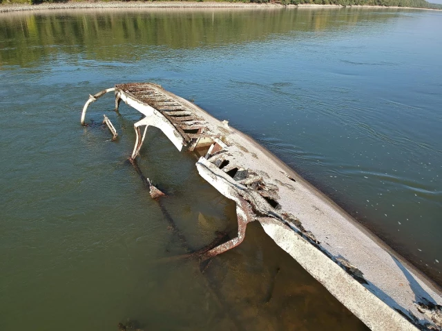 Tuha Nehri'ni kuraklık vurdu: 2. Dünya Savaşı'nda batan gemi ortaya çıktı