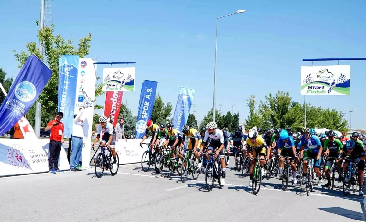 Uluslararası Bisiklet Yarışması Tomarza\'da start aldı