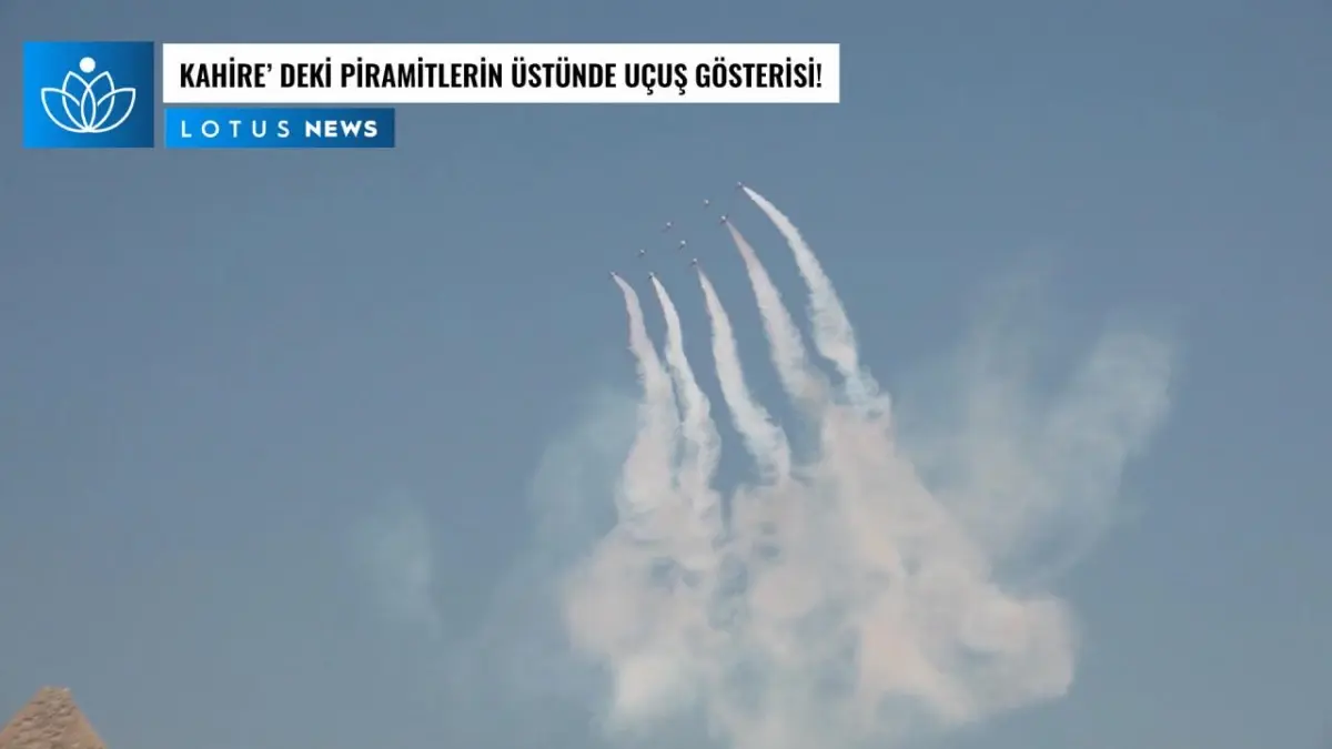 Video: Kahire'de Piramitlerin Üstünde Uçuş Gösterisi