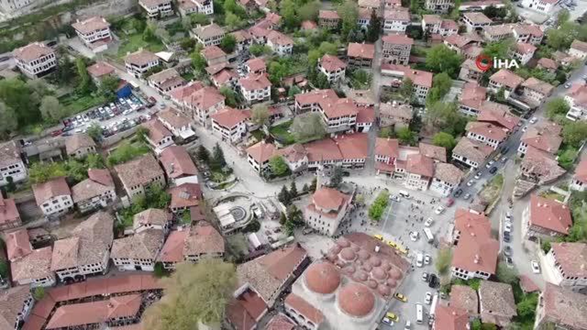 10 ülkeden 21 ressam Osmanlı kenti Safranbolu\'yu resmediyor