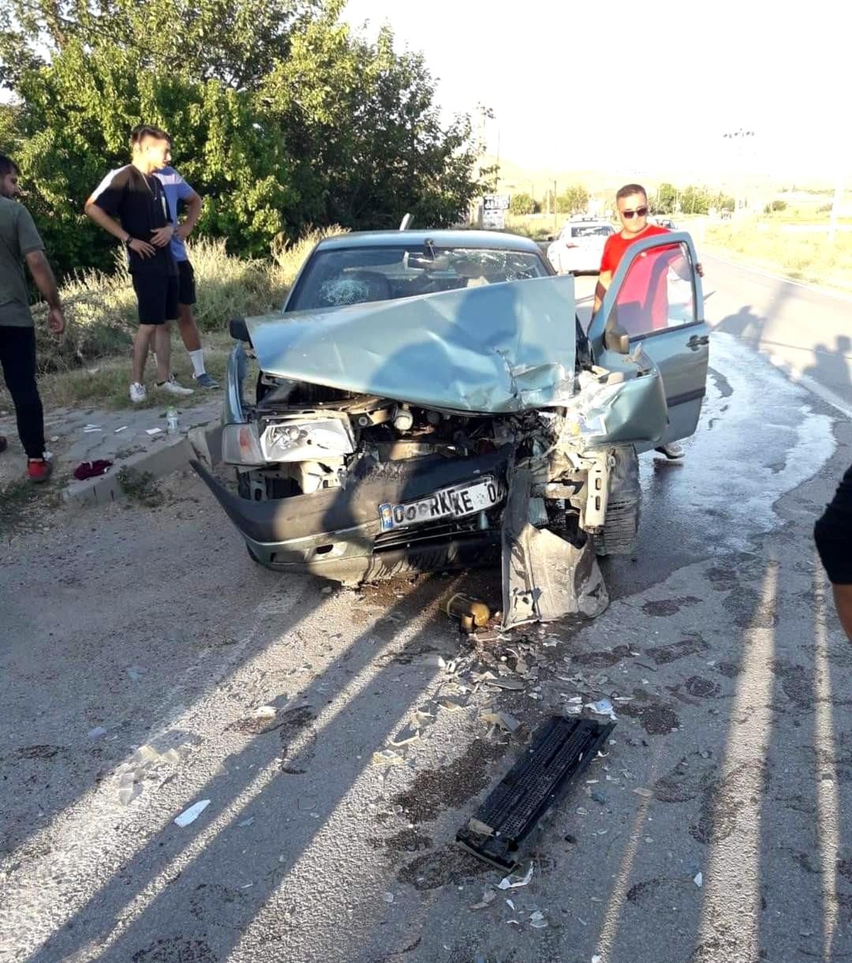 Ankara\'da otomobil traktöre çarptı: 2 ağır yaralı