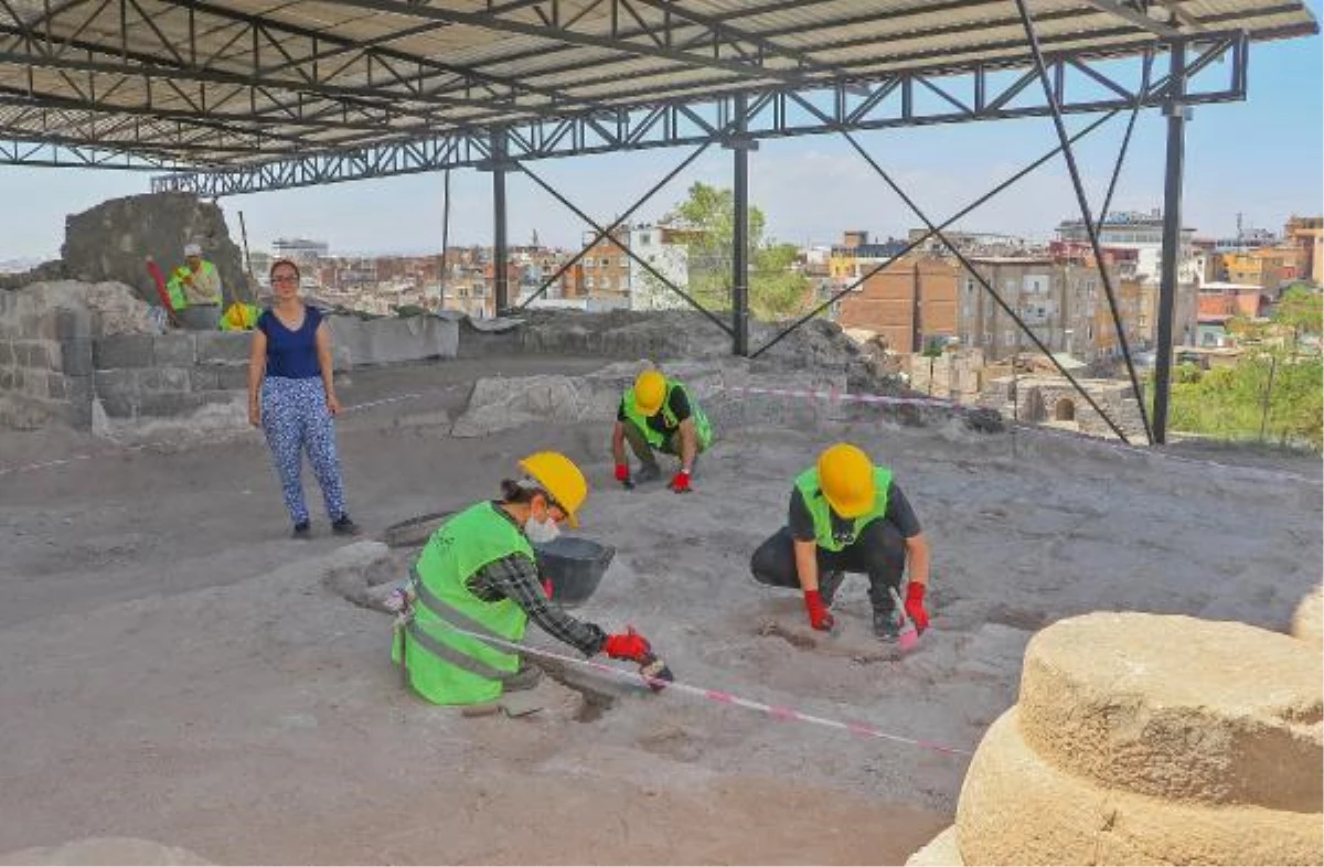 Artuklu Sarayı\'nın kabul salonu 9 bin yıl sonra arkeologları ağırlıyor