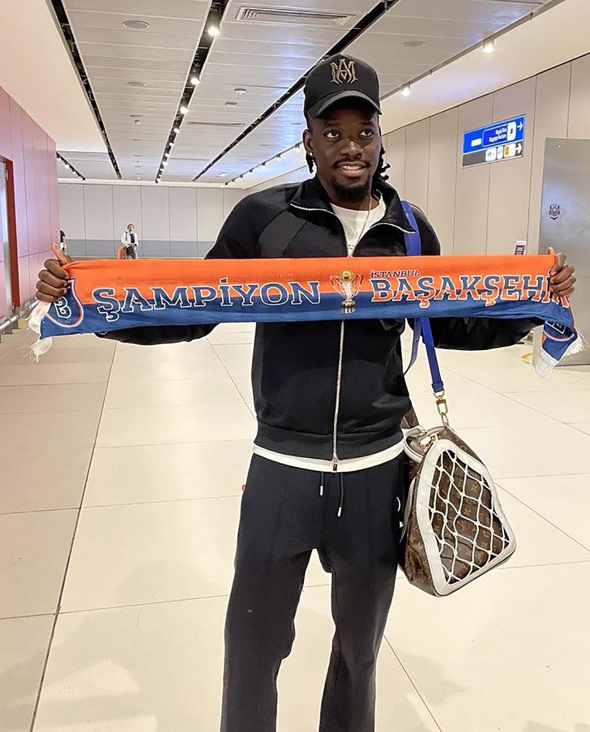 Başakşehir\'in yeni transferi Bertrand Traore, İstanbul\'a geldi