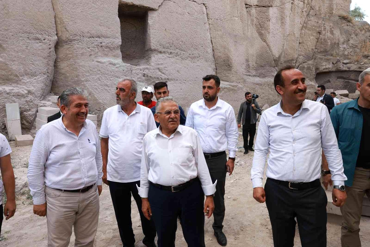 Başkan Büyükkılıç, Tarihi Agios Dimitrios Kilisesi\'nin restorasyon çalışmalarını inceledi