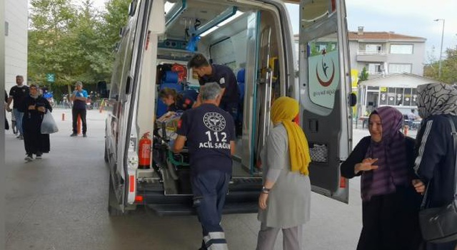 Çalıştığı hastaneye getirilen yaralı oğlunu görünce fenalık geçirdi Çalıştığı hastaneye getirilen yaralı oğlunu görünce fenalık geçirdi
