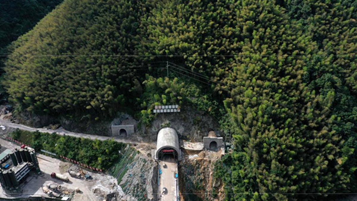 Çin\'de Hangzhou-Wenzhou Hızlı Tren Hattında Tünel Açma Çalışmaları Tamamlandı