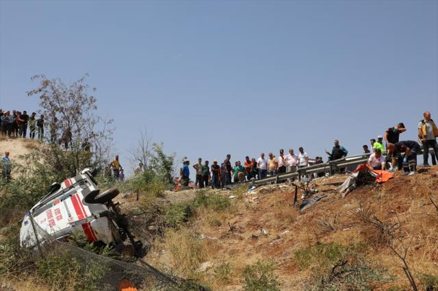 Gaziantep'te 15 kişinin can verdiği kazayla ilgili kahreden detay! Yaralılara yardım etmek için durmuşlar Gaziantep'te 15 kişinin can verdiği kazayla ilgili kahreden detay! Yaralılara yardım etmek için durmuşlar
