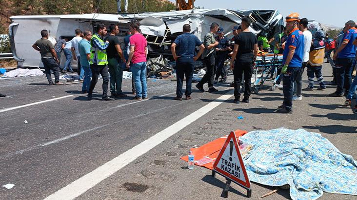 Gaziantep\'teki faciada yürek burkan gerçek! Gazeteciler kazaya yardım ederken feci şekilde can verdiler