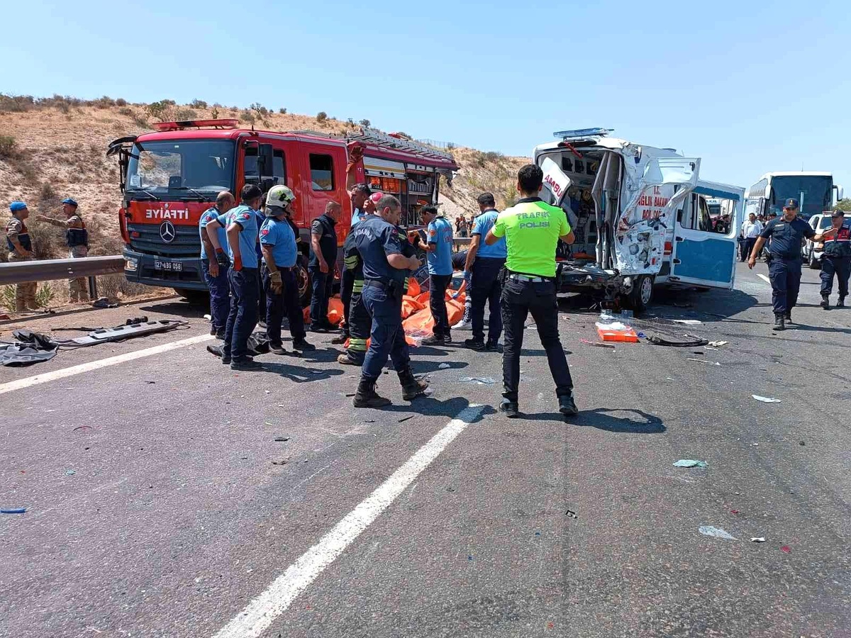 Gaziantep\'te feci kaza: 16 ölü, 21 yaralı