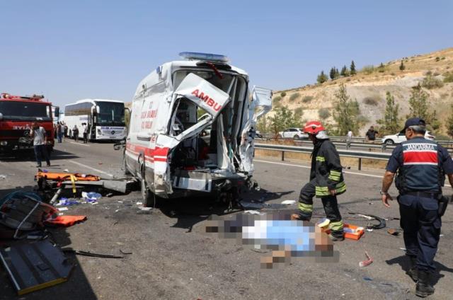 Gaziantep'te katliam gibi zincirleme kaza! İlk belirlemelere göre 15 ölü var Gaziantep'te katliam gibi zincirleme kaza! İlk belirlemelere göre 15 ölü var