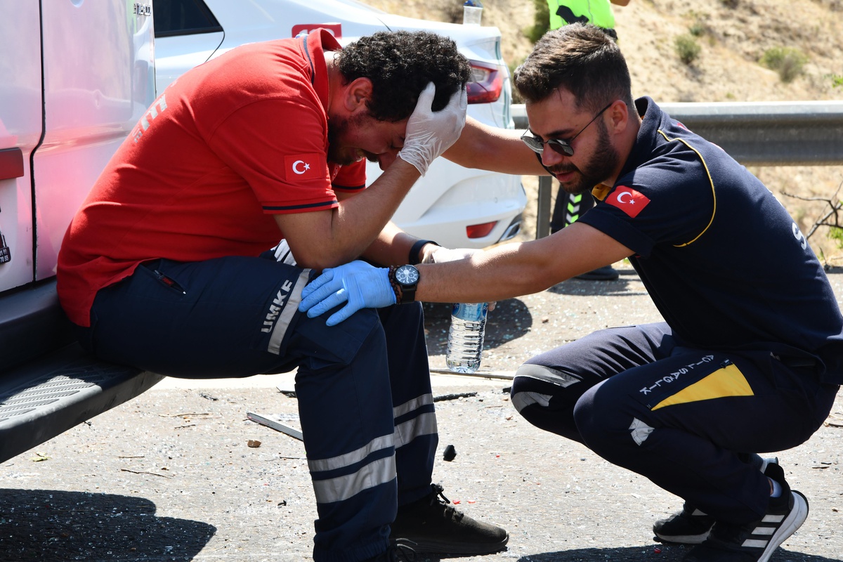 Son dakika gündem: Gaziantep\'te kaza yapan araca müdahale eden ekiplere yolcu otobüsü çarptı, 16 kişi öldü