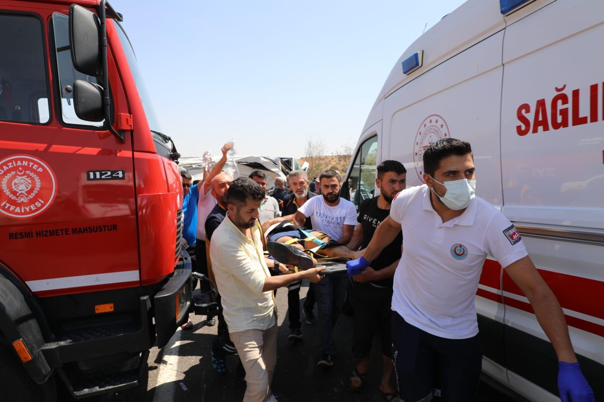 Son dakika gündem: Gaziantep Valisi Gül: "(Nizip\'teki kaza) İlk belirlemelere göre 15 vefat eden vatandaşımız var, aralarında 3 itfaiye personeli, 2 sağlık personeli, 2...