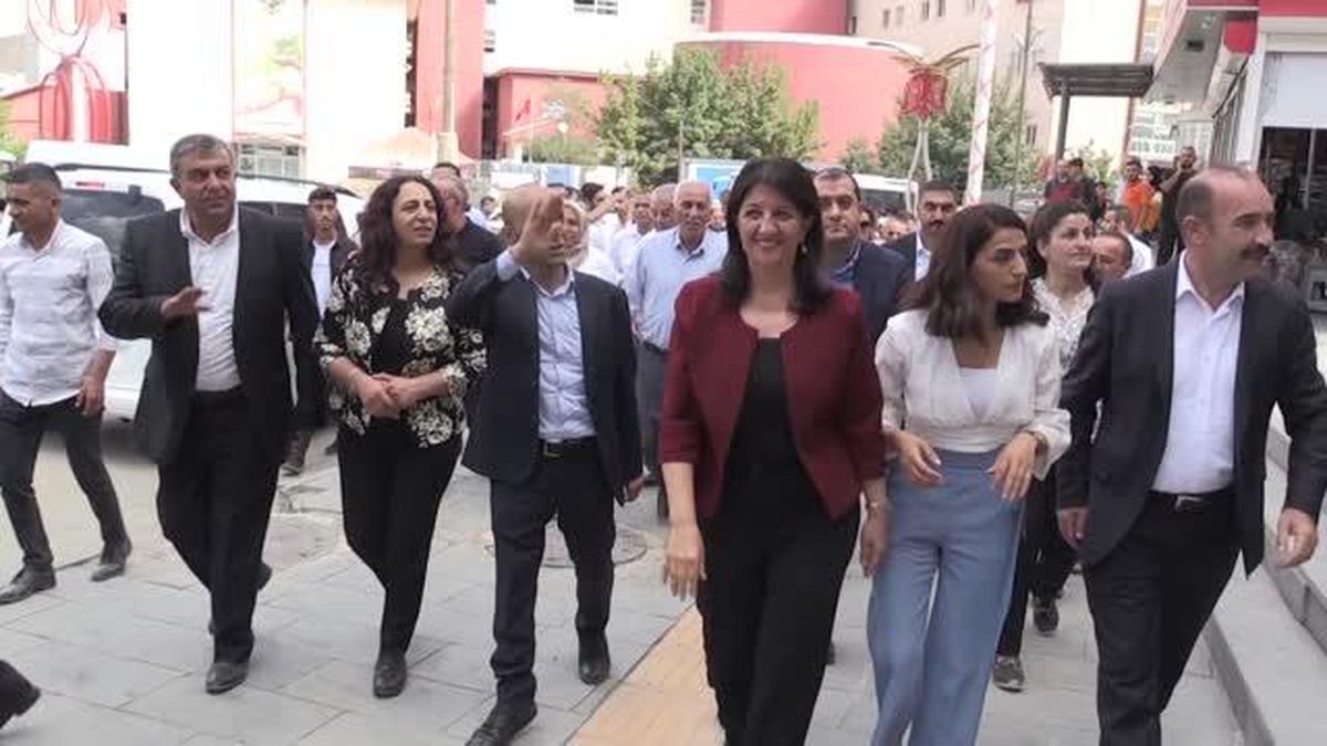 HDP Eş Genel Başkanı Buldan, Hakkari\'de esnafı ziyaret etti