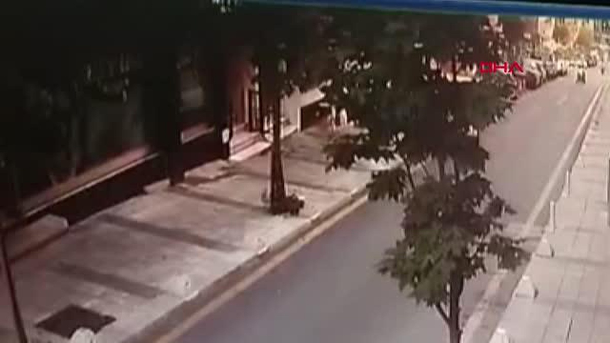 KAĞITHANE\'DE ENGELLİYİ EZEN SÜRÜCÜ KAMERADA