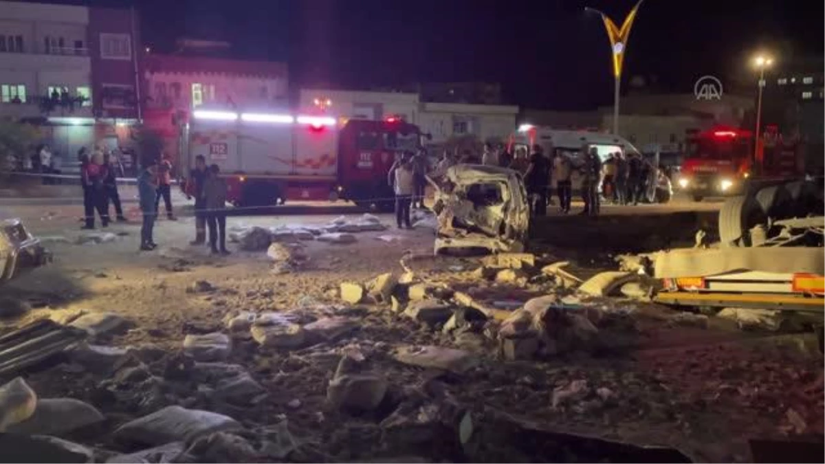 Kaza yapan araçlara müdahale edenlere tır çarptı, 10 kişi hayatını kaybetti (4)