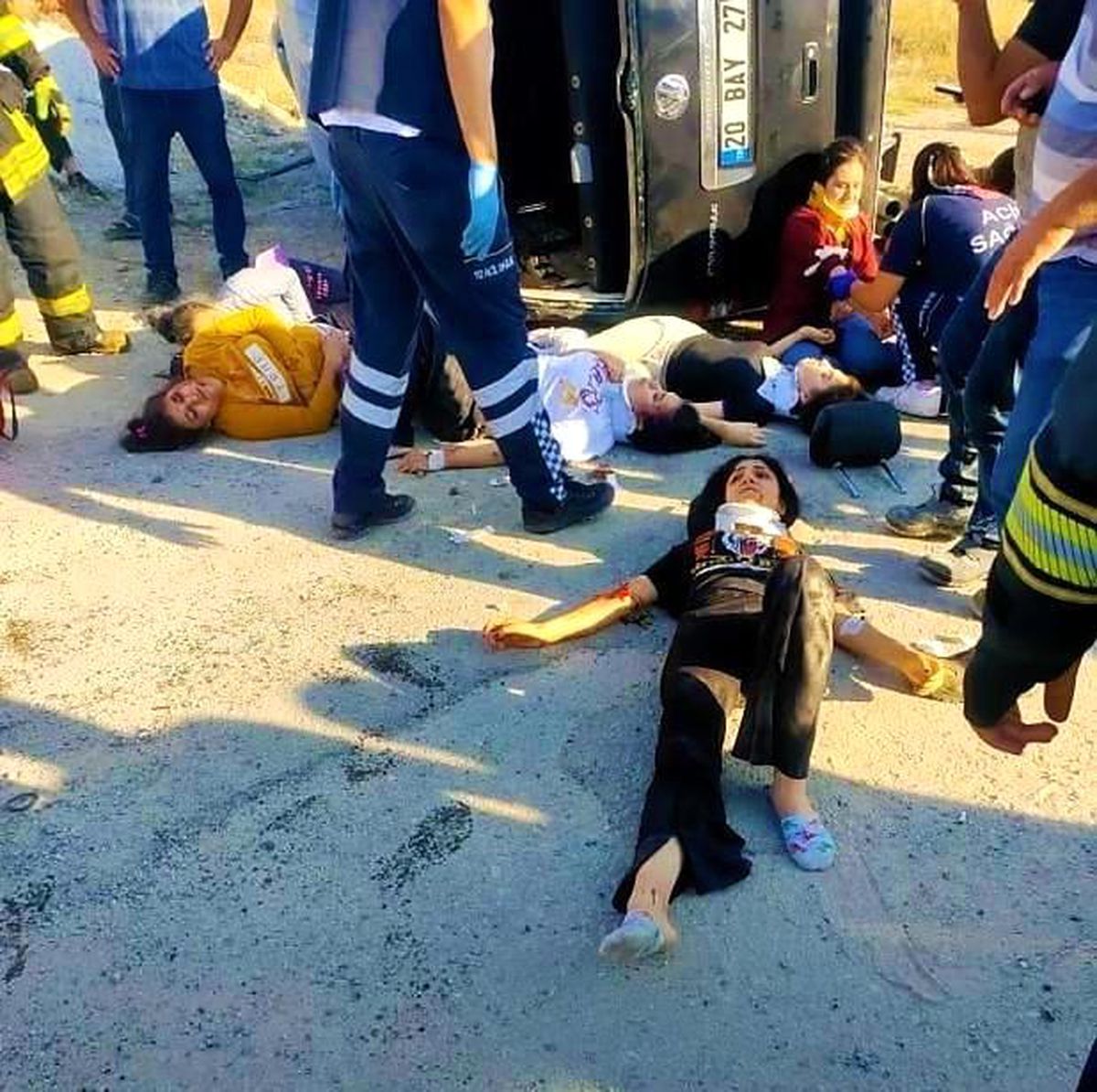 Minibüs işçi servisiyle çarpıştı: 8 yaralı