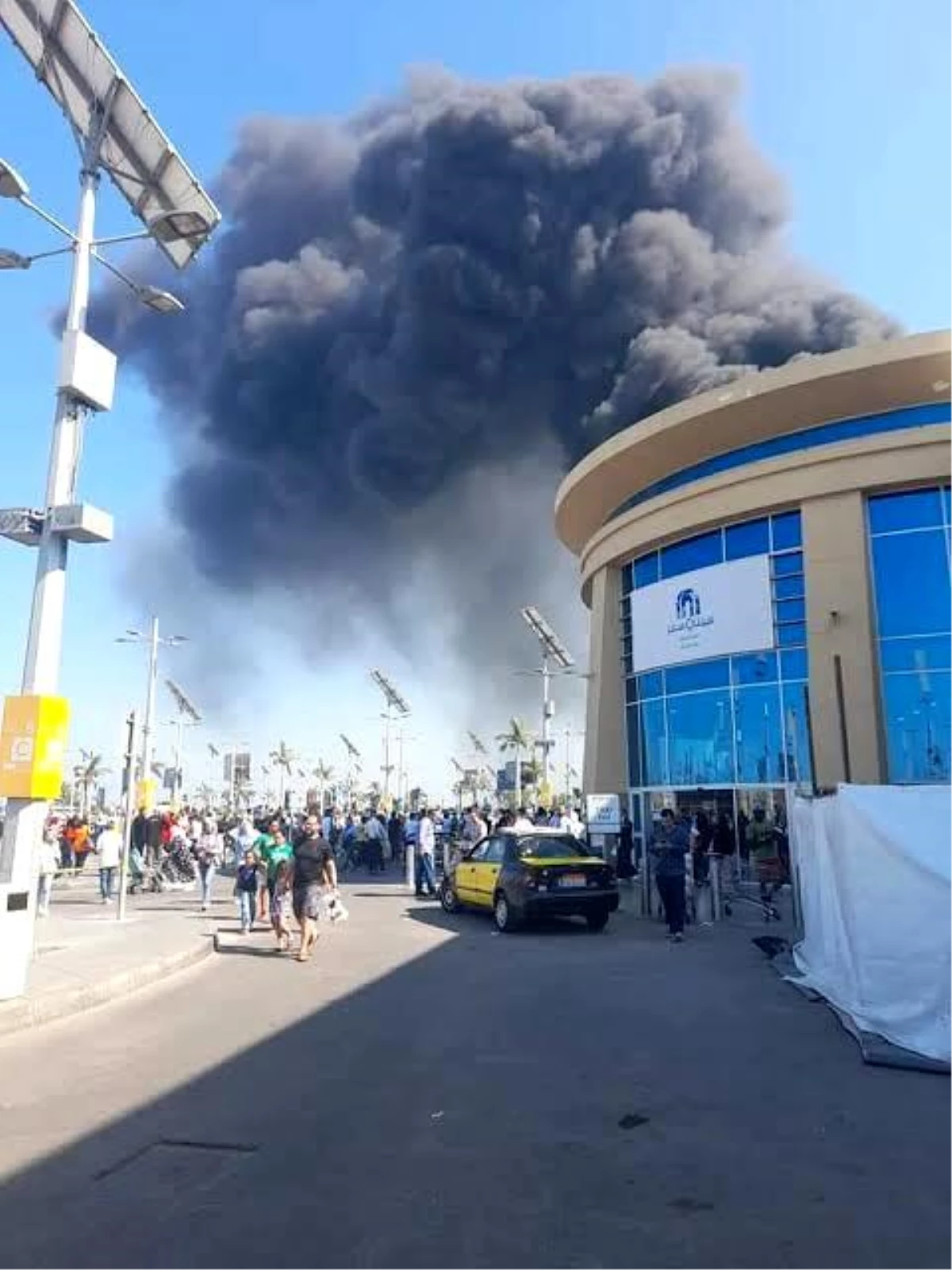 Mısır\'da alışveriş merkezinde yangın: 2 yaralı