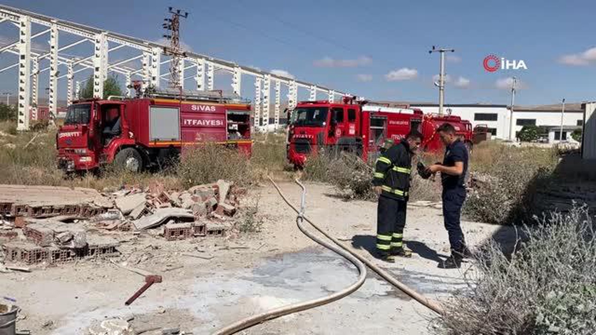 Mobilya fabrikasında çıkan yangın ekipleri alarma geçirdi