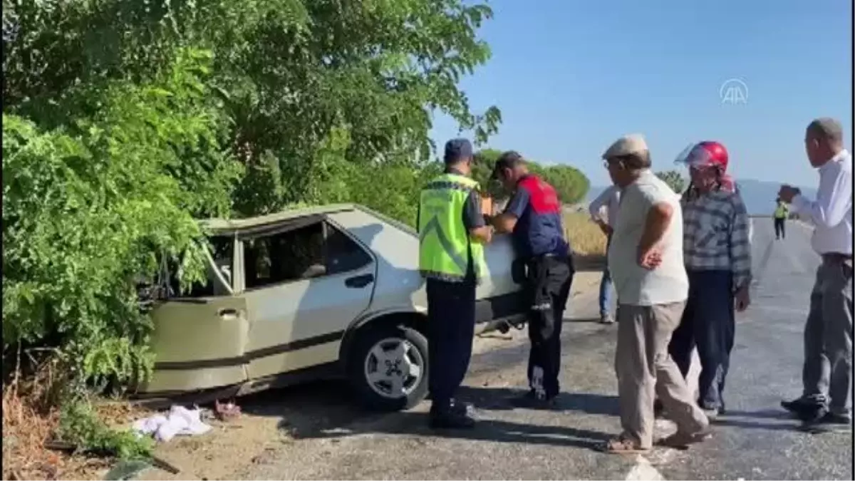 Aydın'da otomobil ile traktörün çarpıştığı kazada 2 kişi yaralandı
